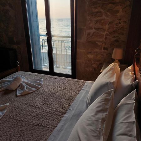 Volakas Beachfront Suites Rethymno Esterno foto